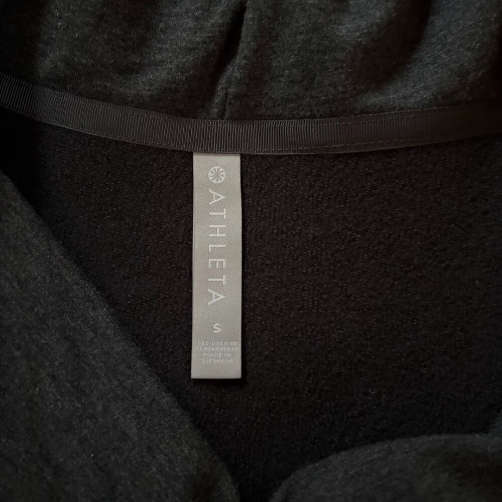 Athleta Purana Wrap Size small Grey heather. Hooded with pockets very soft cozy - Picture 8 of 9